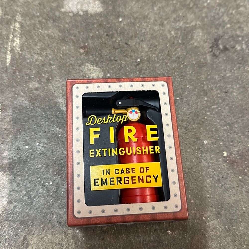 Desktop fire extinguisher